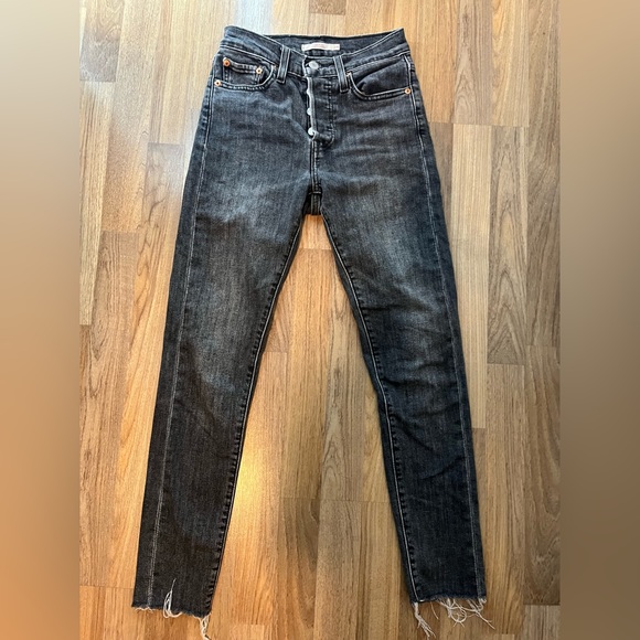 Wedgie Skinny Levi’s - Picture 4 of 4